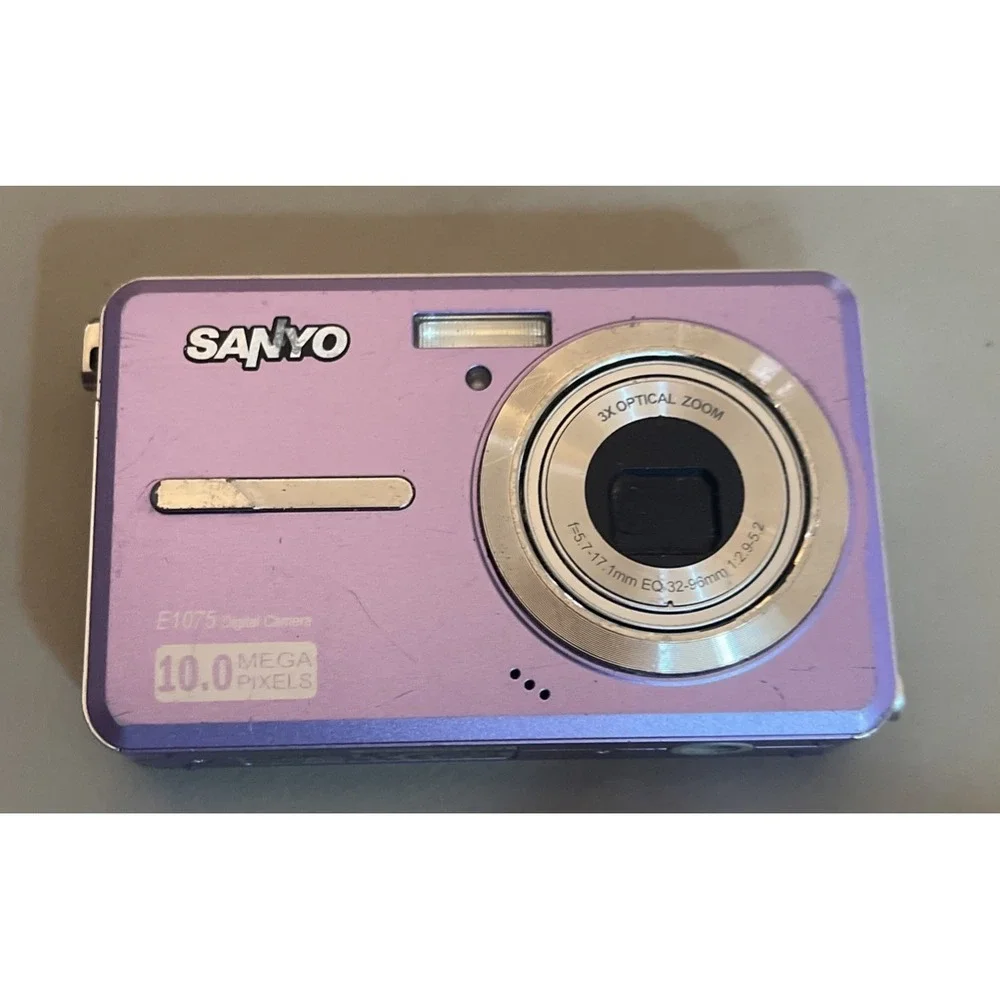 Sanyo VPC e1075 10.0MP Digital Camera No Power Cord